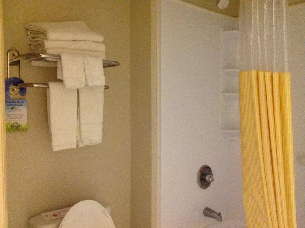 Days Inn - Chapel Hill Eksteriør billede
