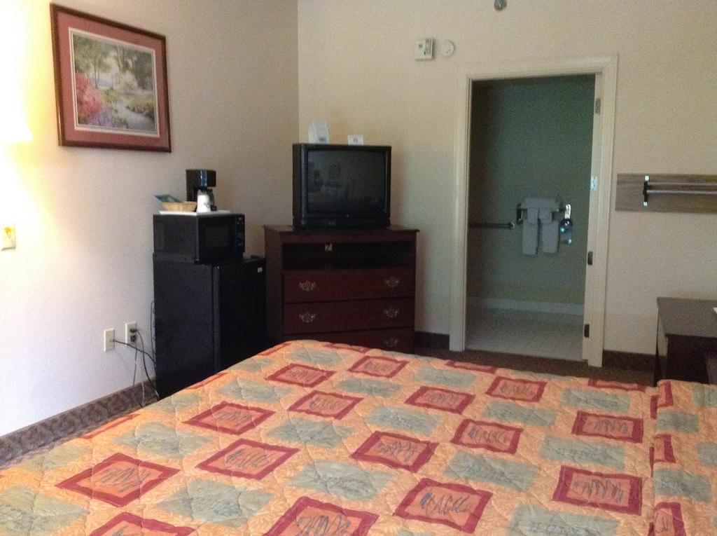 Days Inn - Chapel Hill Eksteriør billede