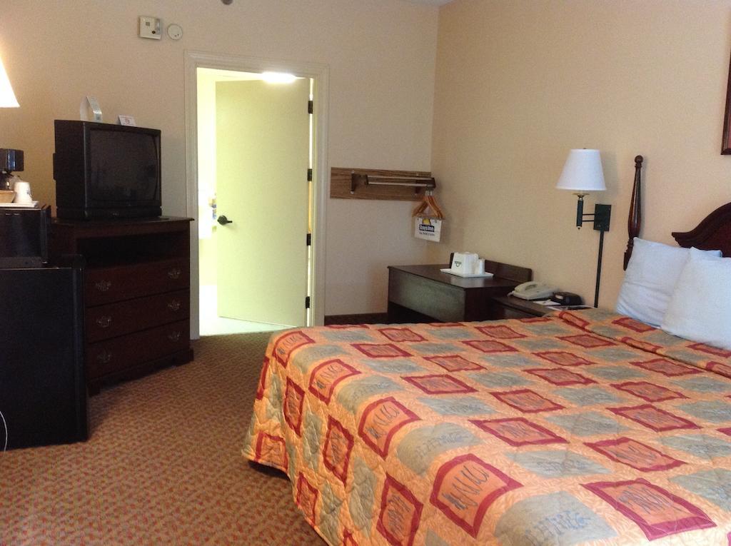 Days Inn - Chapel Hill Eksteriør billede