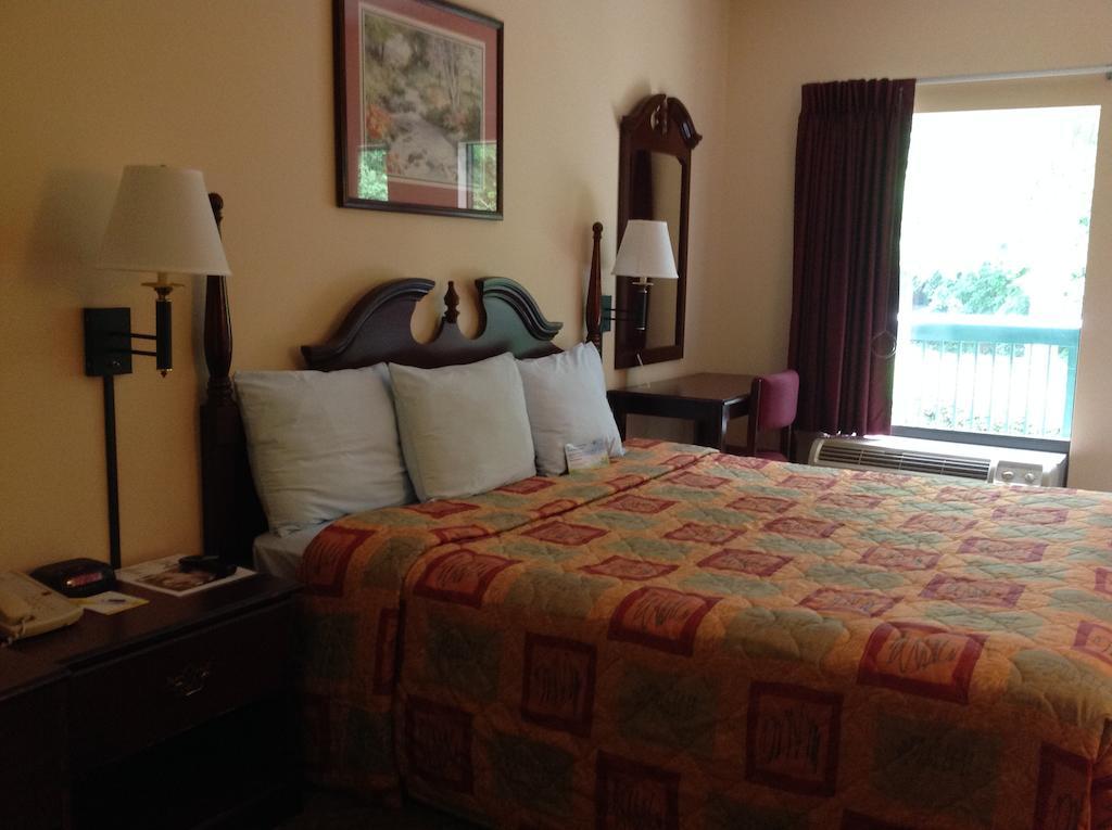 Days Inn - Chapel Hill Eksteriør billede