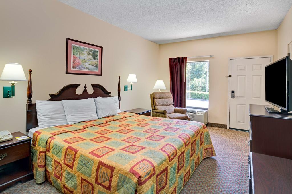 Days Inn - Chapel Hill Eksteriør billede
