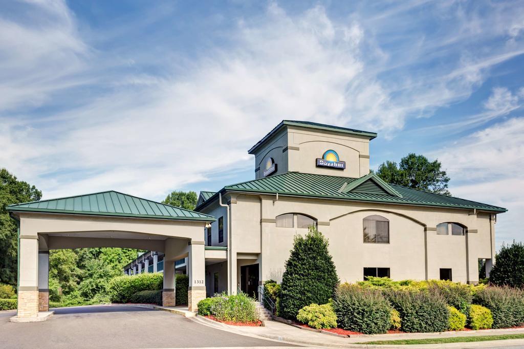 Days Inn - Chapel Hill Eksteriør billede